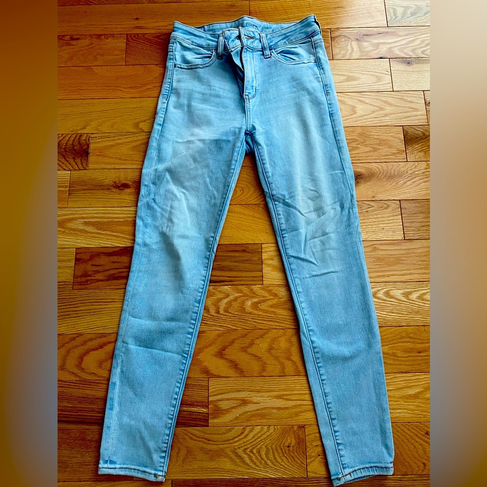 Light Wash American Eagle Jeans